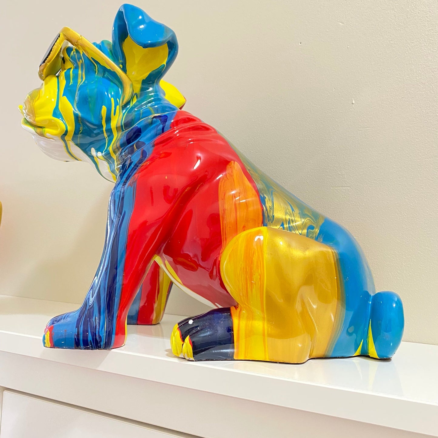 Sculpture en Résine - Chien avec Lunettes de Soleil